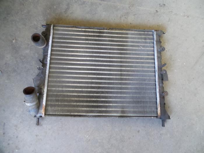Usagé Radiateur Dacia Logan (LS) 1.4 Prix sur demande proposé par Autodemontage Joko B.V.