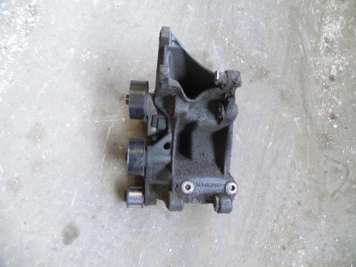 Usagé Support dynamo haut Citroen Berlingo Prix sur demande proposé par Autodemontage Joko B.V.