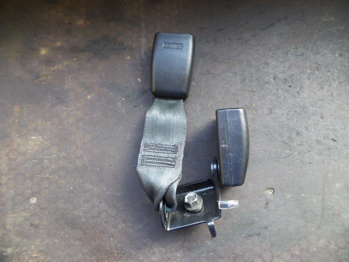 Attache ceinture arrière central d'un Kia Picanto (BA) 1.1 12V 2008