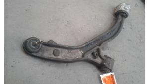 Used Front lower wishbone, right Chrysler Voyager/Grand Voyager (RG) 2.8 CRD 16V Autom. Price on request offered by Autodemontage Joko B.V.