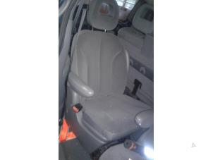 Gebrauchte Sitz hinten Chrysler Voyager/Grand Voyager (RG) 2.8 CRD 16V Autom. Preis auf Anfrage angeboten von Autodemontage Joko B.V.