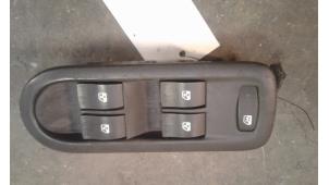 Used Electric window switch Renault Scénic II (JM) 2.0 16V Price on request offered by Autodemontage Joko B.V.