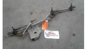 Used Wiper mechanism Renault Scénic II (JM) 2.0 16V Price on request offered by Autodemontage Joko B.V.