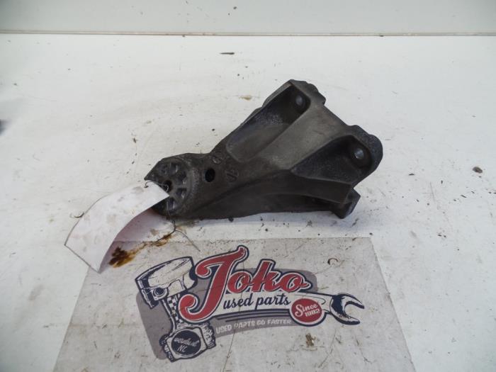 Used Engine mount Audi Q7 (4LB) 3.0 TDI V6 24V Price on request offered by Autodemontage Joko B.V.