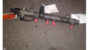 Used Fuel injector nozzle Hyundai Matrix 1.5 CRDi 16V Price on request offered by Autodemontage Joko B.V.