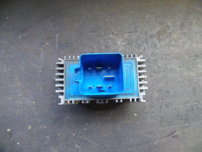 Glow plug relay Opel Zafira 1.9 CDTI 55353011