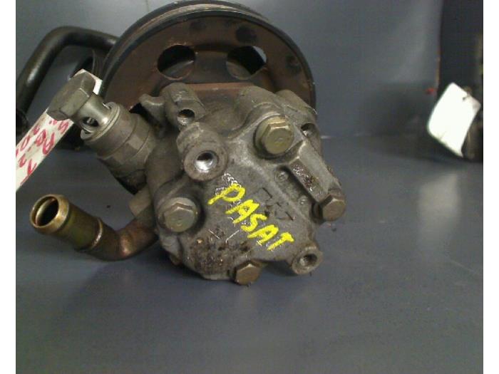 Usagé Pompe de direction Volkswagen Passat 4Motion (3B3) 2.0 Prix sur demande proposé par Automarkt Lotfi