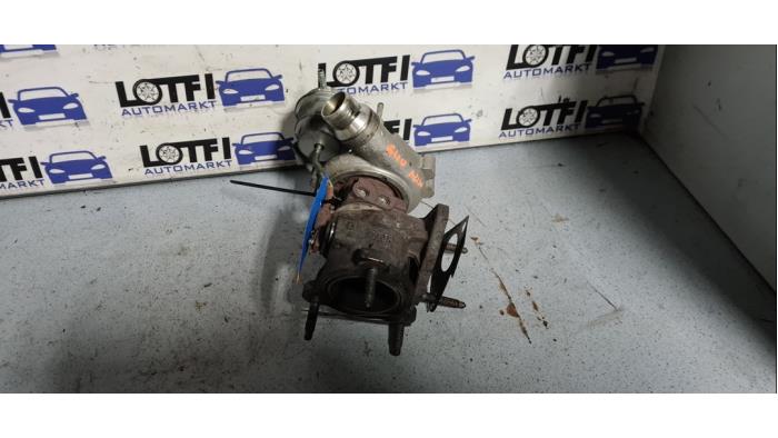 Turbo van een Renault Clio III (SR) 1.2 16V TCE 100 2010