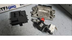 Ignition lock + computer from a Renault Twingo II (CN) 1.2 16V 2014