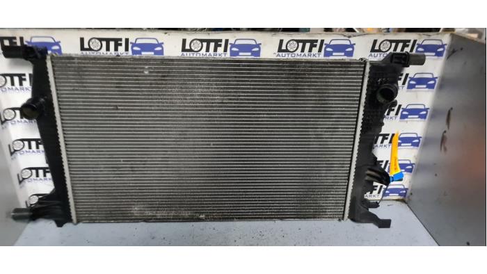 Used Radiator Renault Grand Scénic III (JZ) 1.4 16V TCe 130 Price € 50,00 Margin scheme offered by Automarkt Lotfi