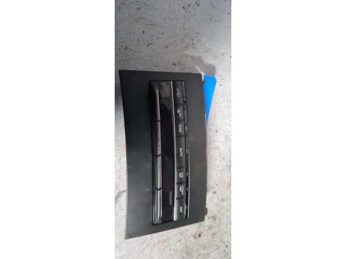 Begagnade Klimatpanel Mercedes E (W212) E-200 CDI 16V BlueEfficiency,BlueTEC Pris € 95,00 Marginaltabell erbjuds av Automarkt Lotfi