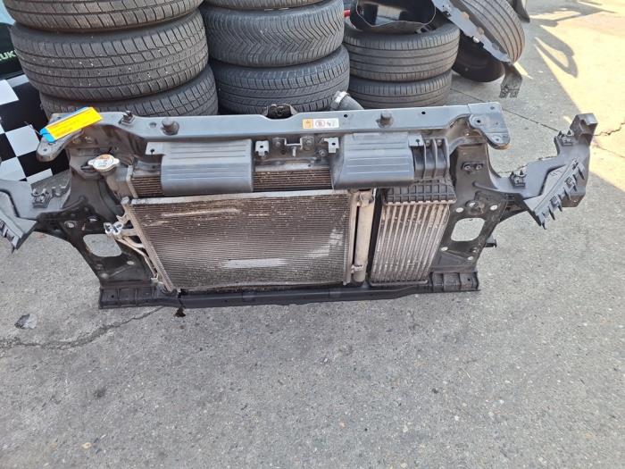 Front panel from a Kia Carens IV (RP) 1.6 GDI 16V 2014