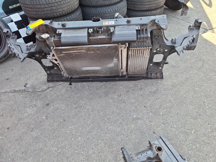 Front panel from a Kia Carens IV (RP) 1.6 GDI 16V 2014