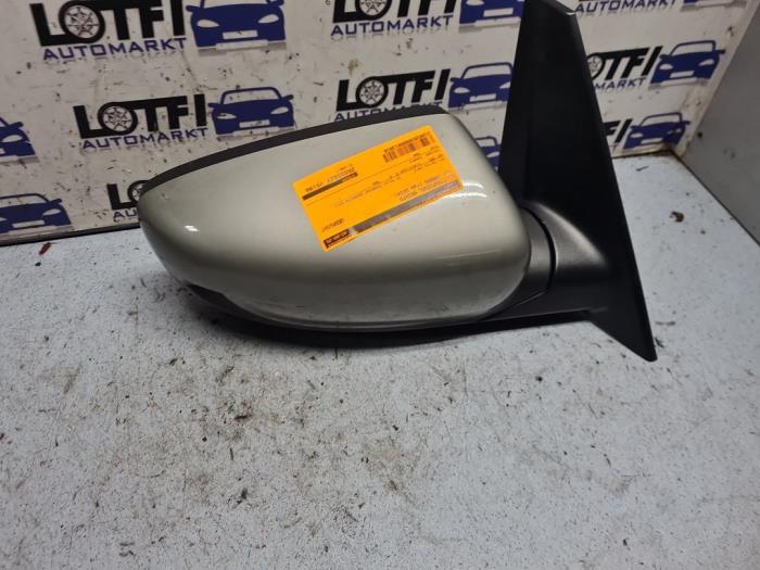 Wing mirror, right from a Kia Carens IV (RP) 1.6 GDI 16V 2014