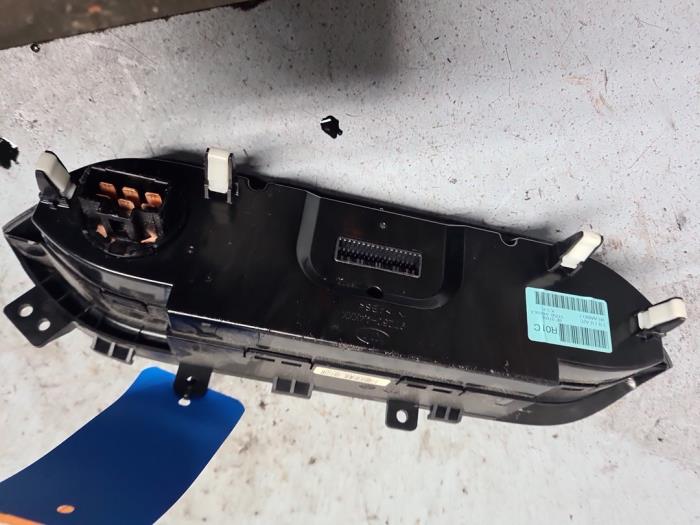 Luftkonditionering, kontrollpanel från en Kia Carens IV (RP) 1.6 GDI 16V 2014