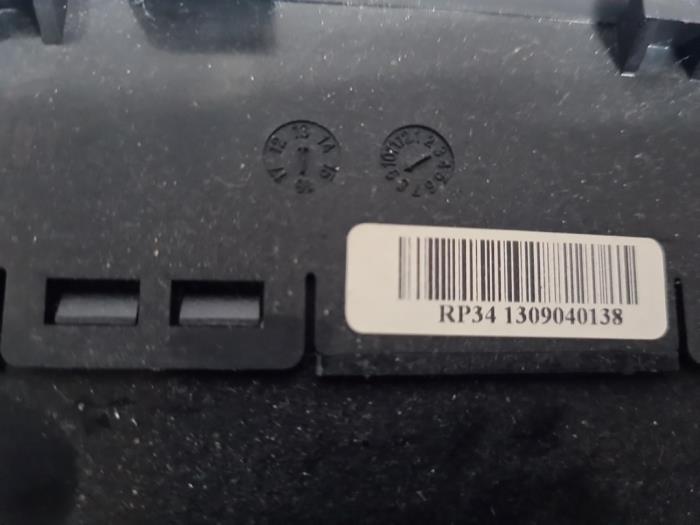 Luftkonditionering, kontrollpanel från en Kia Carens IV (RP) 1.6 GDI 16V 2014