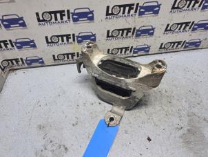 Engine mount from a Opel Zafira Tourer (P12) 1.6 CDTI 16V ecoFLEX 134 2017