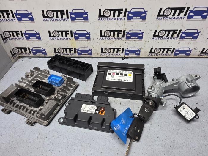Ignition lock + computer from a Opel Zafira Tourer (P12) 1.6 CDTI 16V ecoFLEX 134 2017