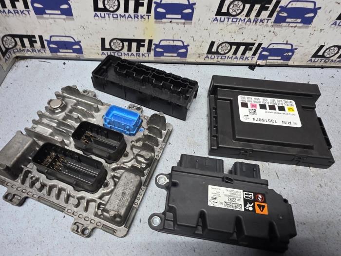 Ignition lock + computer from a Opel Zafira Tourer (P12) 1.6 CDTI 16V ecoFLEX 134 2017