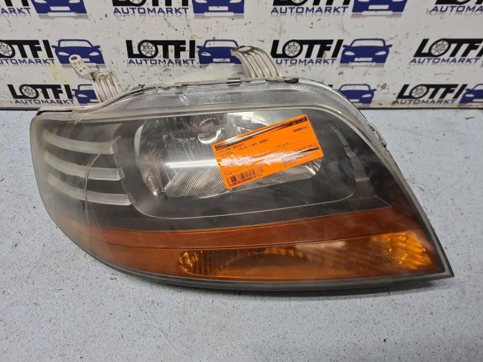 Używane Reflektor prawy Chevrolet Kalos (SF48) 1.2 Cena € 17,50 Procedura marży oferowane przez Automarkt Lotfi
