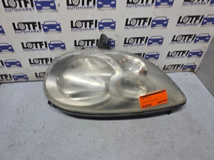 Używane Reflektor prawy Citroen C1 1.0 12V Cena € 40,00 Procedura marży oferowane przez Automarkt Lotfi