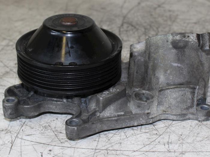 Begagnade Vattenpump BMW 3-Serie Pris € 50,00 Marginaltabell erbjuds av Automotoren Trading b.v.