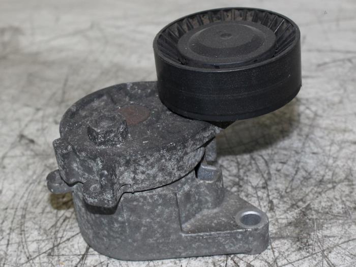 Usados Rodillo tensor correa múltiple BMW Diversos Precio € 35,00 Norma de margen ofrecido por Automotoren Trading b.v.