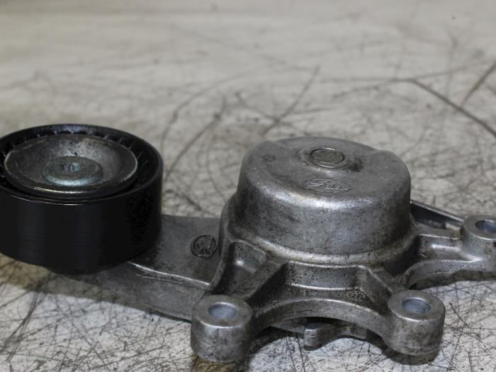Usados Tensor correa múltiple BMW 3-Serie Precio € 50,00 Norma de margen ofrecido por Automotoren Trading b.v.