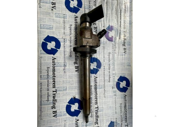 Injector (diesel) from a Peugeot Expert