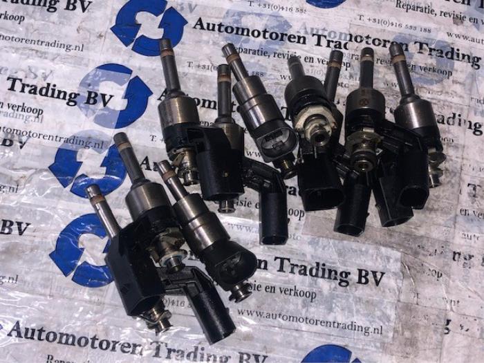 Injector (petrol injection) from a Volkswagen Golf 2009