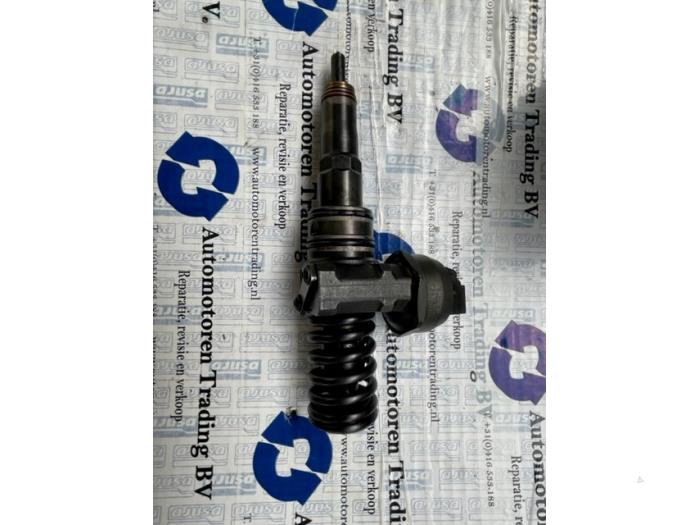 Injector (diesel) from a Volkswagen Caddy