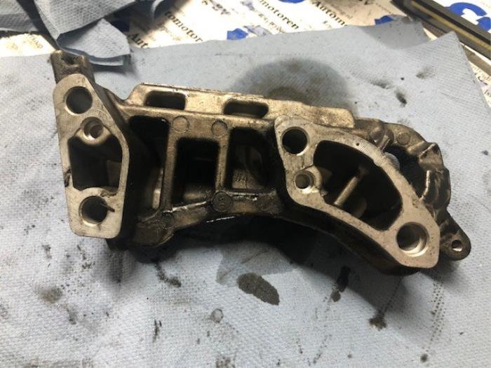 Used Engine mount Ford Transit Price € 75,00 Margin scheme offered by Automotoren Trading b.v.