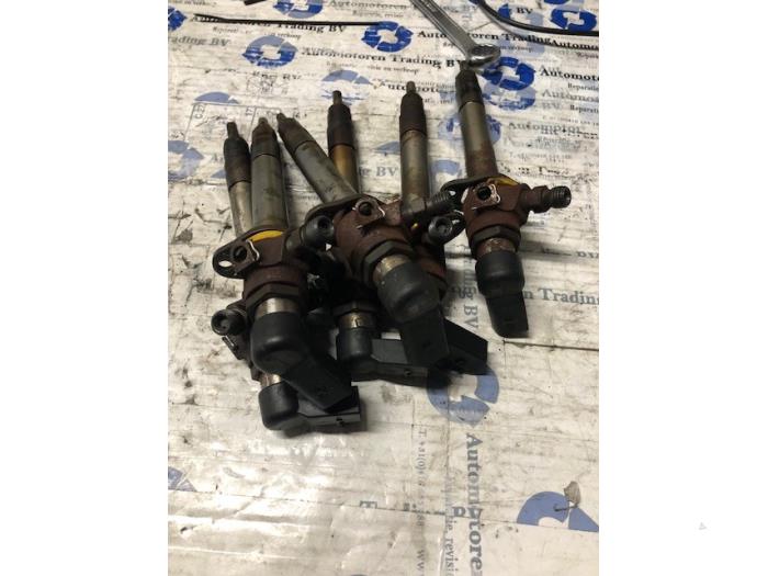 Injector (diesel) from a Landrover Discovery 2009