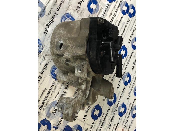 Fuel filter housing from a Peugeot 5008 2012