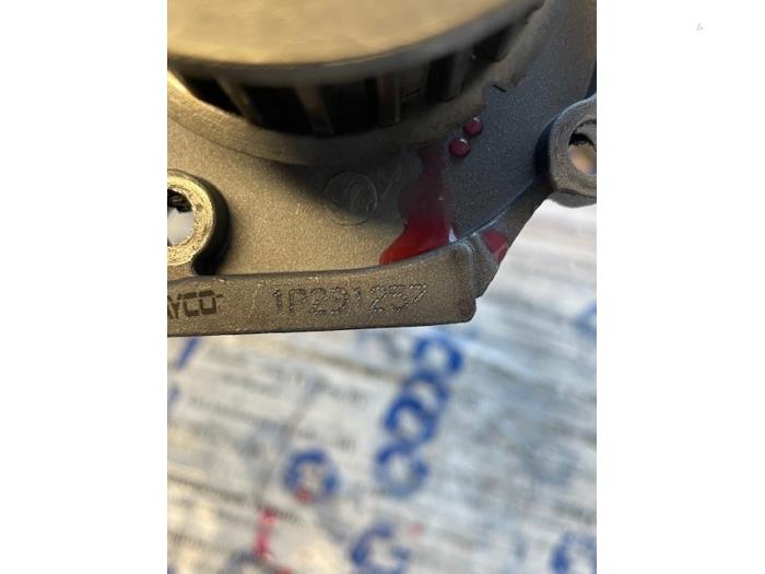 Begagnade Vattenpump Fiat 500X (334) Pris på förfrågan erbjuds av Automotoren Trading b.v.