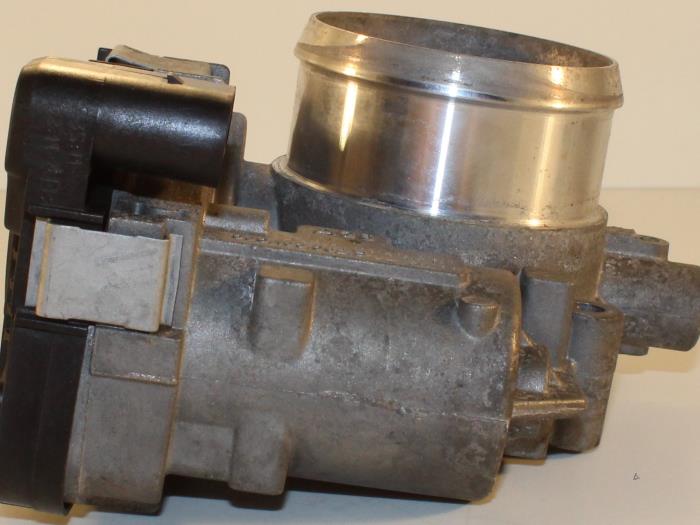 Throttle body from a Volkswagen Scirocco (137/13AD)  2011
