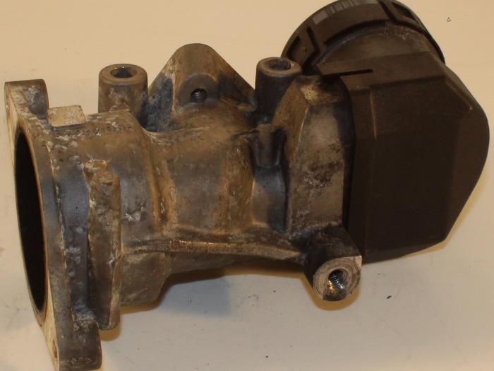 EGR valve from a Peugeot 407 (6D)  2008
