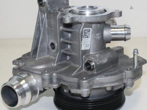 Usagé Pompe à eau Mercedes A (W176) Prix € 125,00 Règlement à la marge proposé par Automotoren Trading b.v.