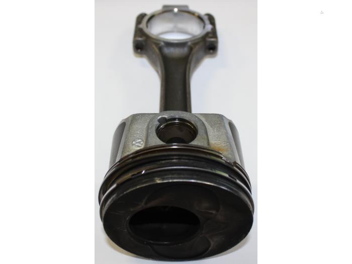 Usagé Piston Volkswagen Divers Prix € 75,00 Règlement à la marge proposé par Automotoren Trading b.v.