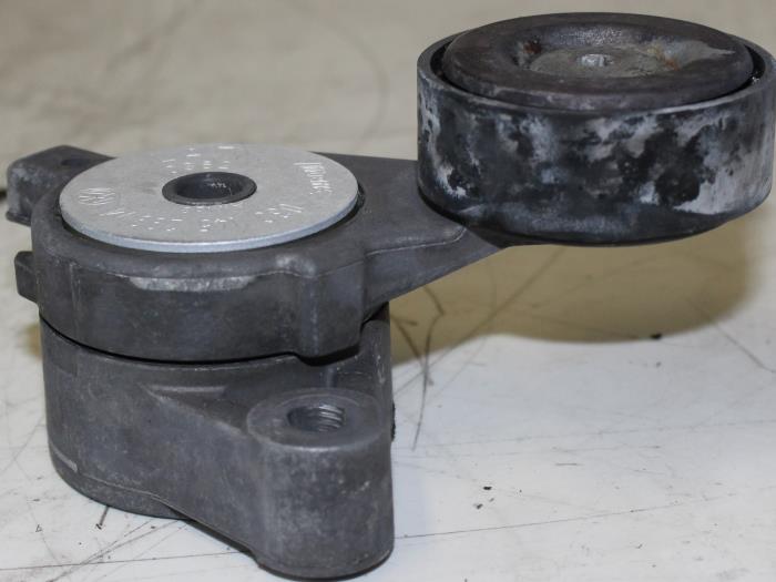 Usados Rodillo tensor correa múltiple Volkswagen Diversos Precio € 35,00 Norma de margen ofrecido por Automotoren Trading b.v.