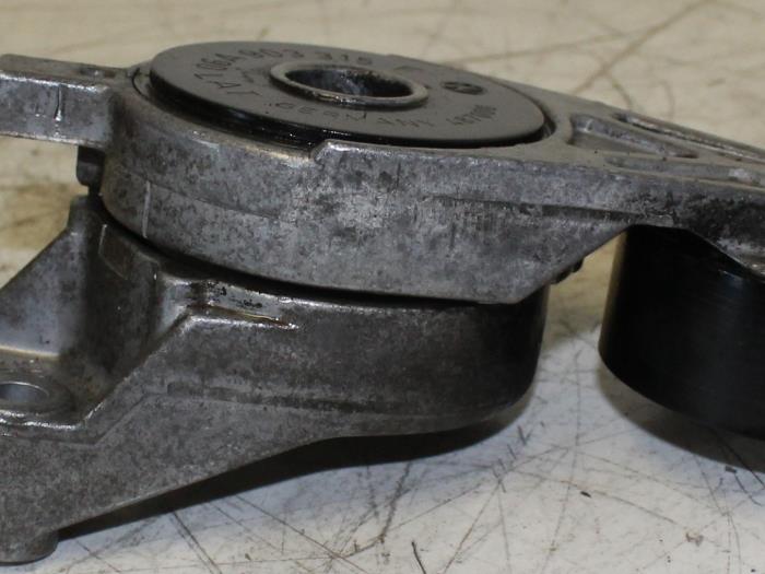 Usados Rodillo tensor correa múltiple Volkswagen Diversos Precio € 50,00 Norma de margen ofrecido por Automotoren Trading b.v.