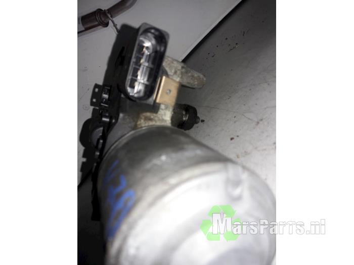 Front wiper motor from a Volvo V70 (BW) 2.4 D 20V 2008