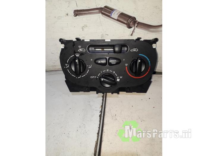 Heater control panel from a Peugeot 206+ (2L/M) 1.1 XR,XS 2010
