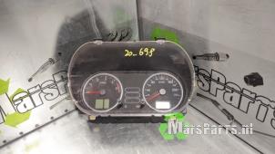 Used Odometer KM Fiat Punto II (188) 1.4 16V Price € 25,00 Margin scheme offered by Autodemontagebedrijf De Mars