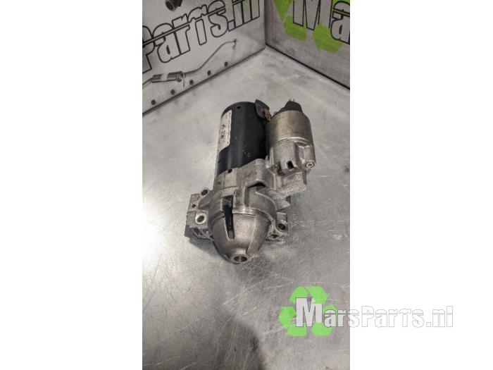 Starter from a BMW 1 serie (F20) 125d 2.0 16V 2013