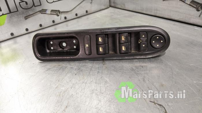 Usados Interruptor de ventanilla eléctrica Peugeot 407 (6D) 2.0 16V Precio € 15,00 Norma de margen ofrecido por Autodemontagebedrijf De Mars