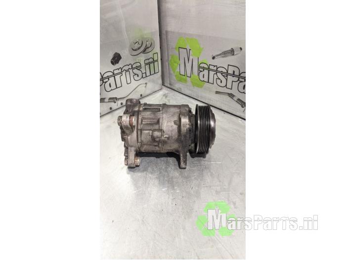 Air conditioning pump from a BMW 1 serie (F20) 125d 2.0 16V 2013