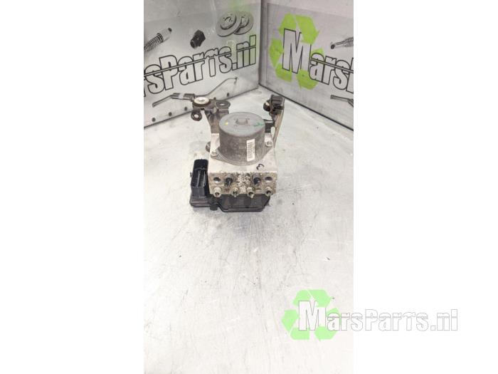 Begagnade ABS-pump Ford Mondeo IV 2.0 16V Pris € 40,00 Marginaltabell erbjuds av Autodemontagebedrijf De Mars