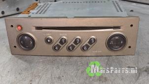 Used CD player Renault Scénic II (JM) 1.6 16V Price € 25,00 Margin scheme offered by Autodemontagebedrijf De Mars