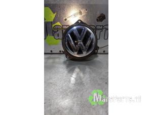 Używane Uchwyt tylnej klapy Volkswagen Golf VII Variant (AUVV) 1.0 TSI 12V BlueMotion Technology Cena € 52,00 Procedura marży oferowane przez Autodemontagebedrijf De Mars